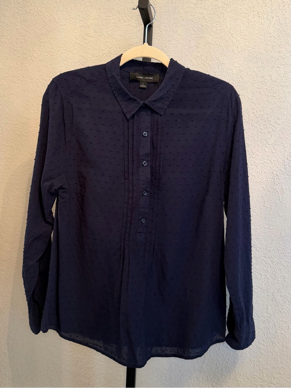 Larry Levine Popover Textured Dot Blouse